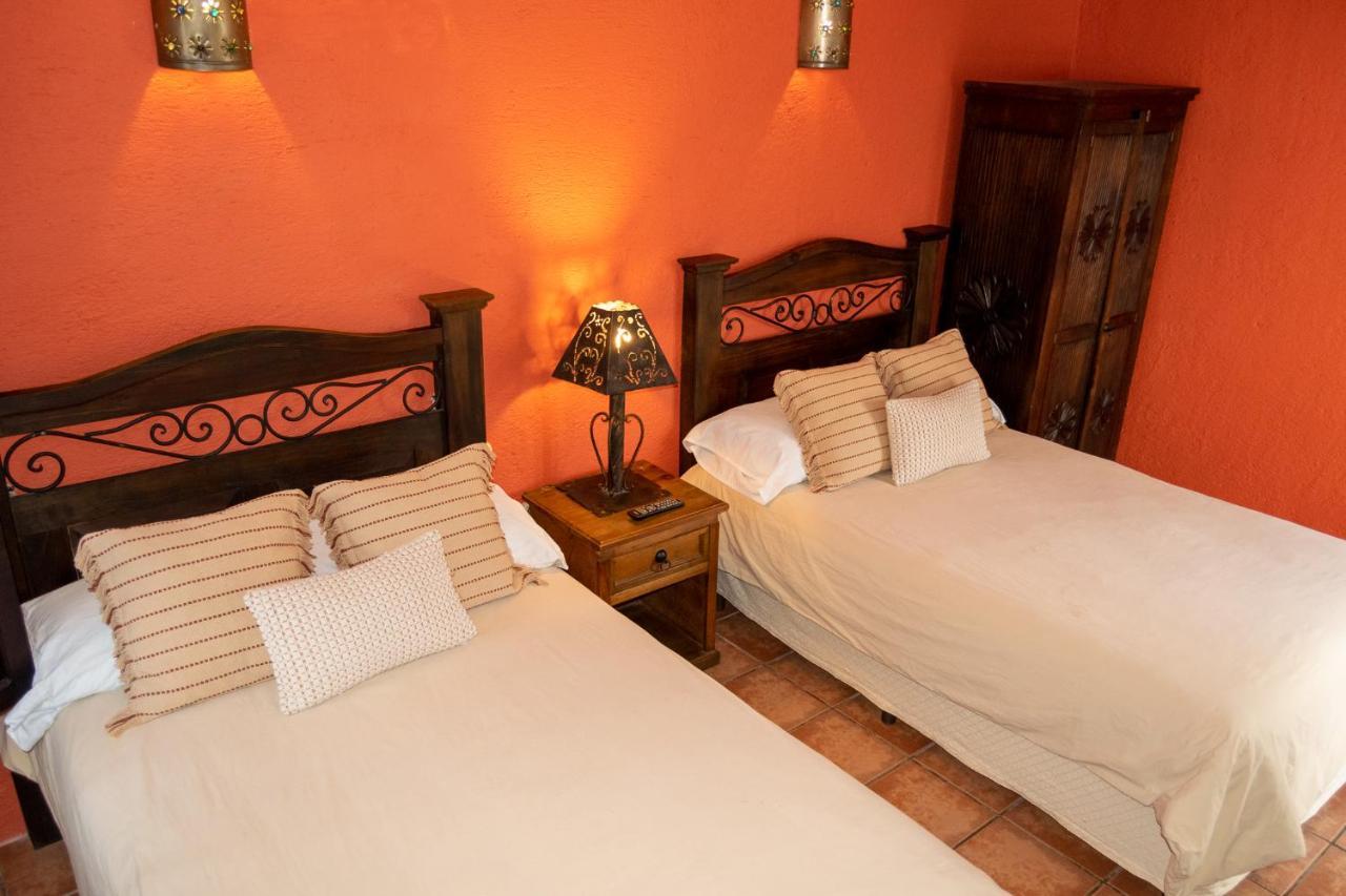 Hotel La Villa Serena Antigua Екстериор снимка