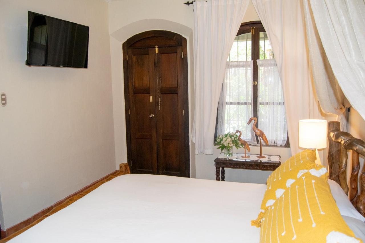 Hotel La Villa Serena Antigua Екстериор снимка