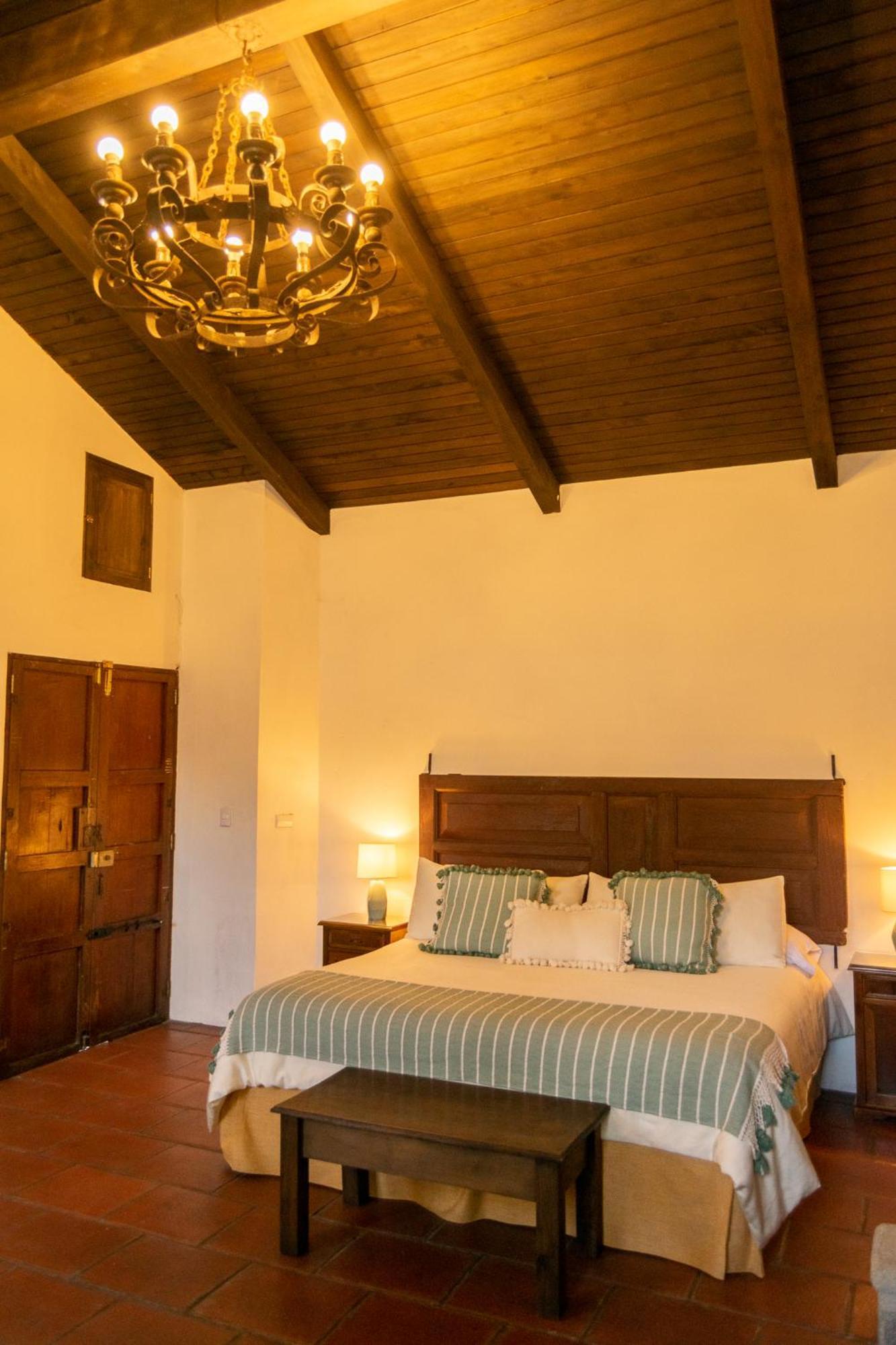 Hotel La Villa Serena Antigua Стая снимка